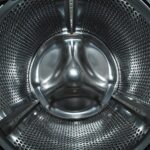 Palline di alluminio in lavatrice per ridurre l'elettricità statica e migliorare il lavaggio dei capi.