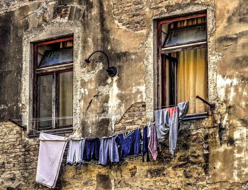 Pareti che sudano: ecco la causa e come risolvere definitivamente