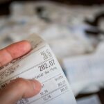 Illustrazione che rappresenta il regime forfettario e la fattura elettronica nel 2026.