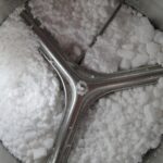 Sale grosso in lavatrice: utilizzo e benefici per il bucato