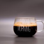 Immagine di un'alba con frasi ispiratrici per iniziare bene la giornata del 5 aprile 2026.