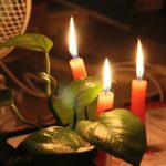 Immagine di un cielo stellato con frasi dolci per augurare buonanotte agli amici.